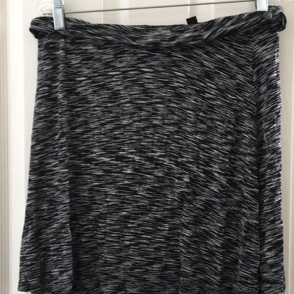 FINAL MARKDOWN Ladies gnw skirt large